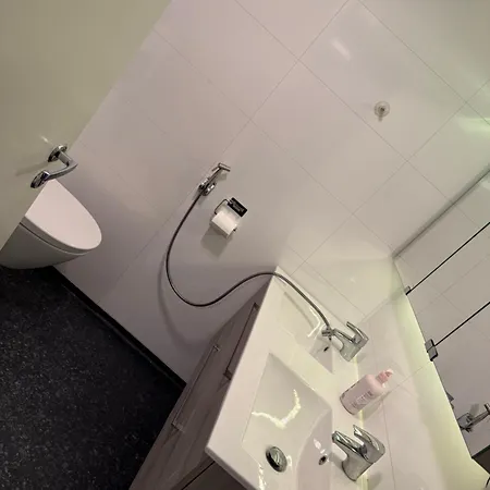 Hus *